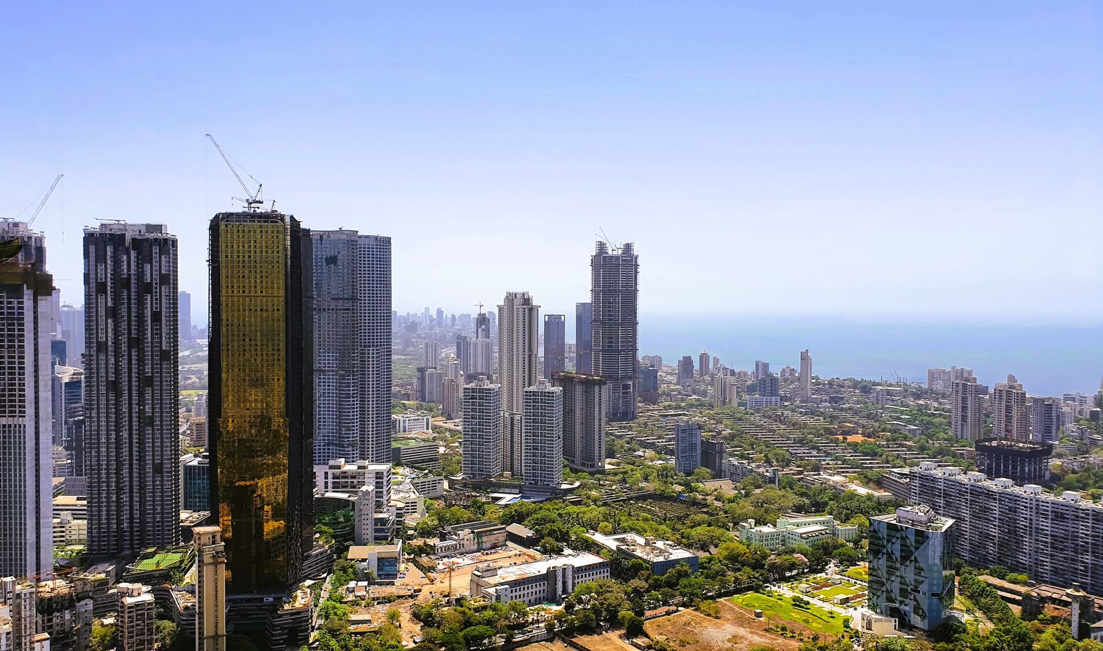 Sea-facing heritage apartment architecture in South Mumbai